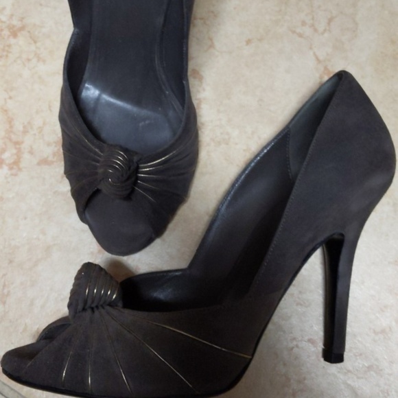 GUCCI SHOES --  LIKE NEW - Picture 1 of 2